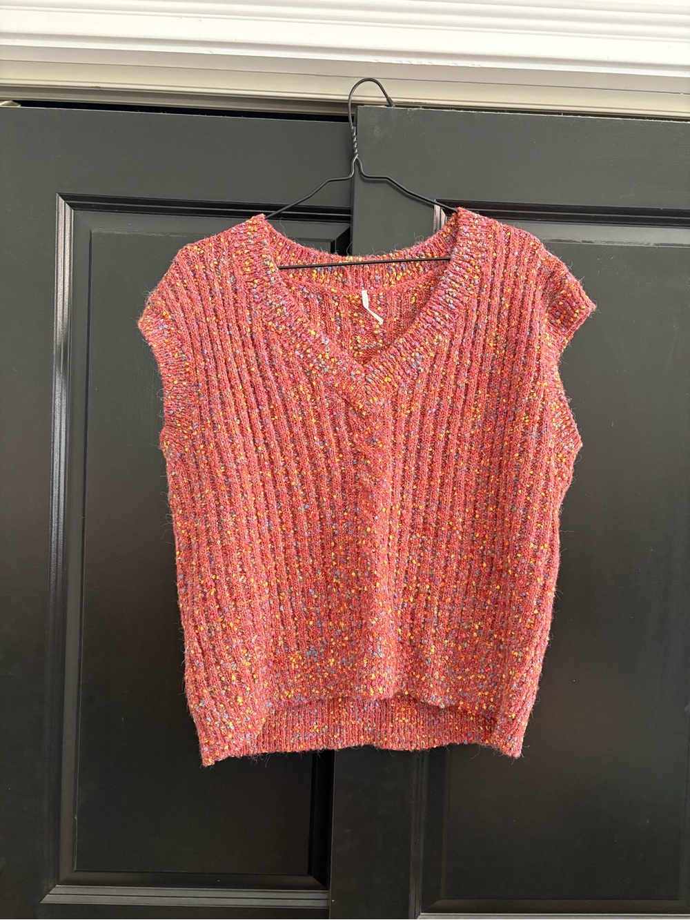 Sleeveless V-Neck Knit Sweater Vest in Coral Fleck